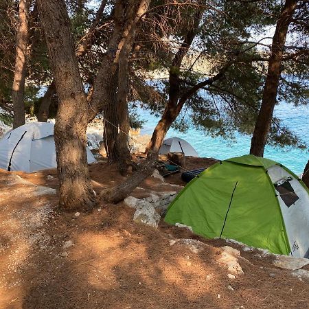 Hotel Pine Side Camp Himare Esterno foto