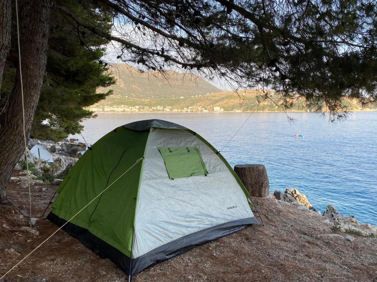 Hotel Pine Side Camp Himare Esterno foto