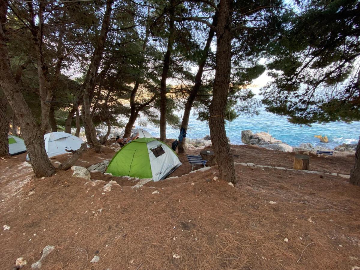 Hotel Pine Side Camp Himare Esterno foto