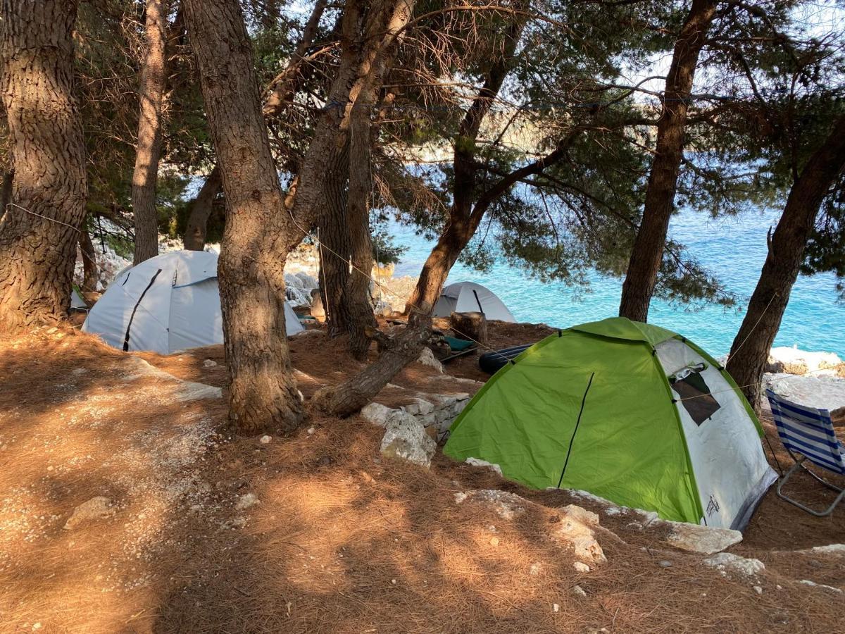 Hotel Pine Side Camp Himare Esterno foto