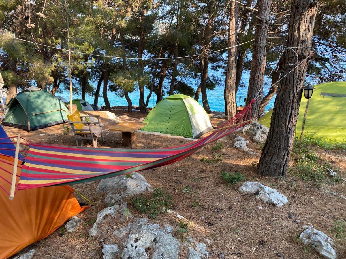 Hotel Pine Side Camp Himare Esterno foto