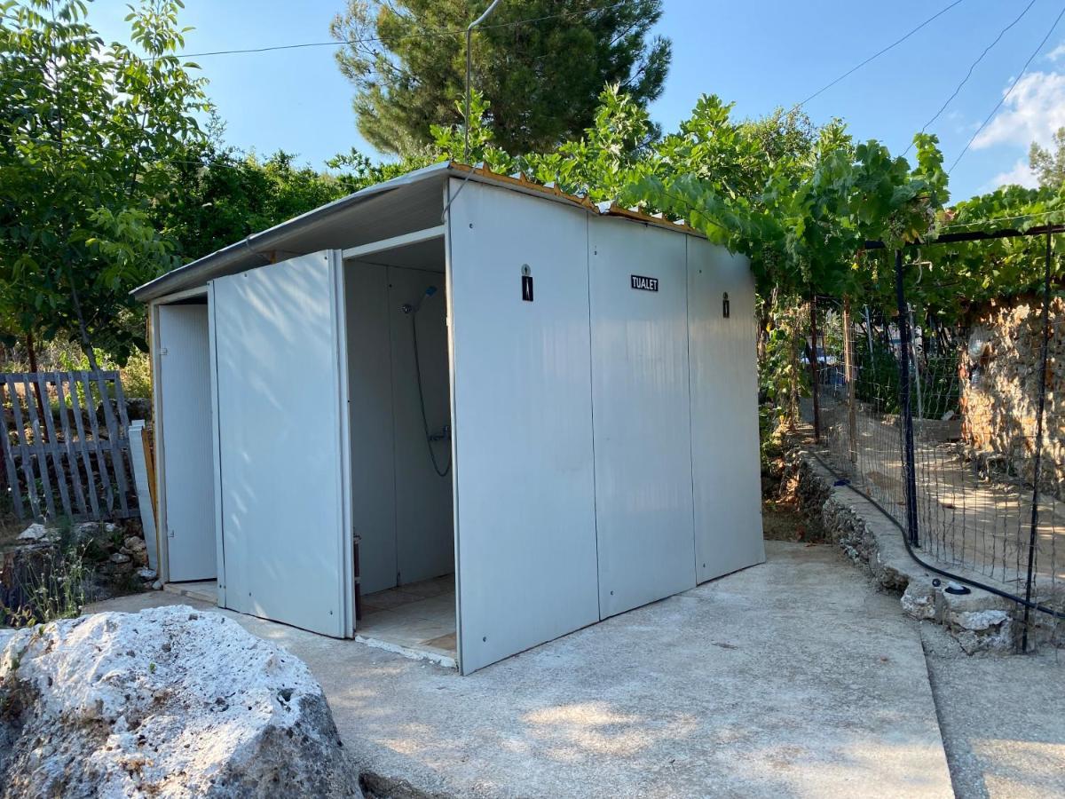 Hotel Pine Side Camp Himare Esterno foto