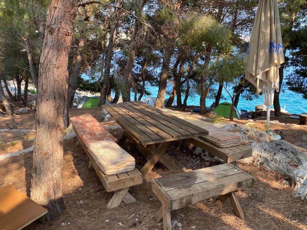 Hotel Pine Side Camp Himare Esterno foto